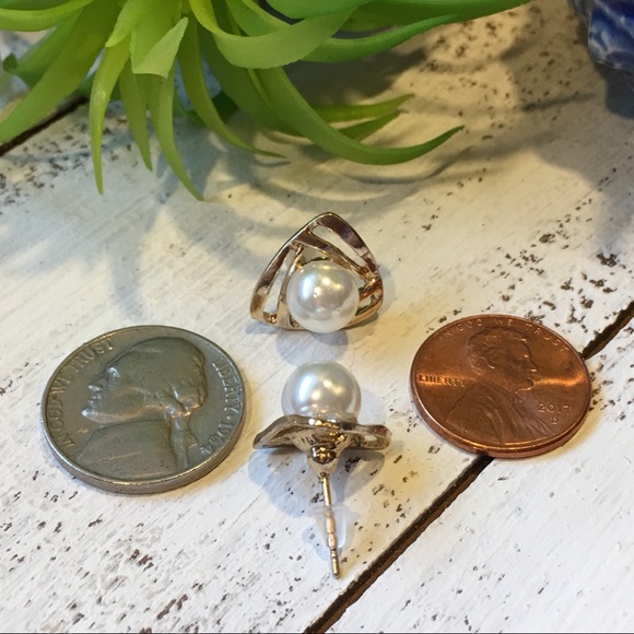 Triangle Faux Pearl Earrings - Picture 6 of 7